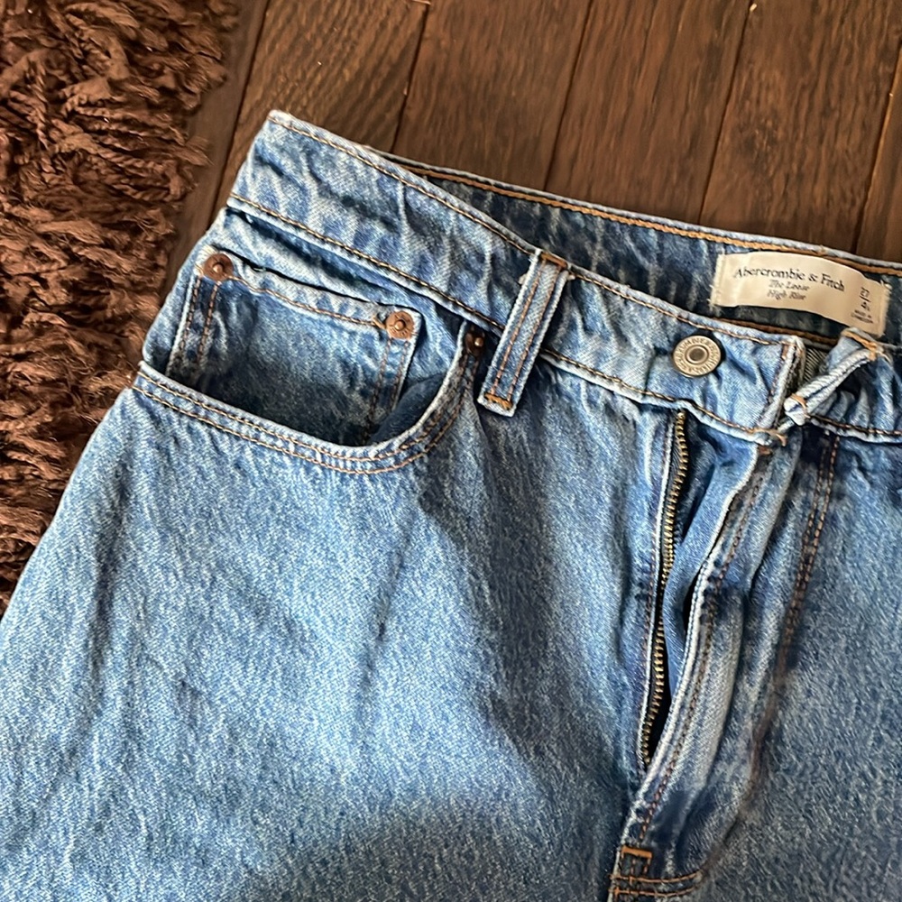 Abercrombie High Rise Loose Jean - Picture 4 of 6